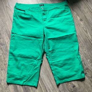 Green capris